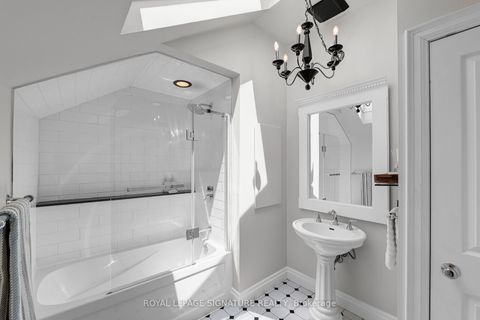 Photo 21 at 41 Southvale Drive, Leaside, Toronto