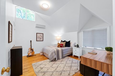 Photo 22 at 41 Southvale Drive, Leaside, Toronto