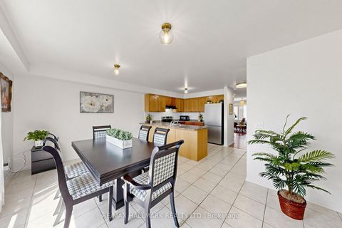 Photo 8 at 132 - 36 Jenkinson Way, Dorset Park, Toronto