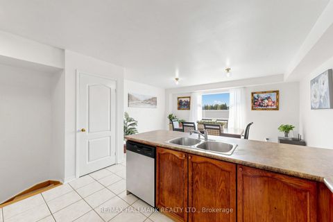 Photo 11 at 132 - 36 Jenkinson Way, Dorset Park, Toronto