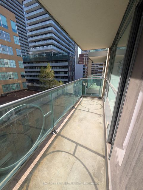 Photo 2 at 505 - 212 Eglinton Avenue E, Mount Pleasant West, Toronto