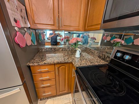 Photo 8 at 505 - 212 Eglinton Avenue E, Mount Pleasant West, Toronto