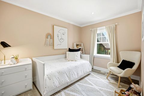 Photo 18 at 10 Dana Avenue, CFB, Toronto