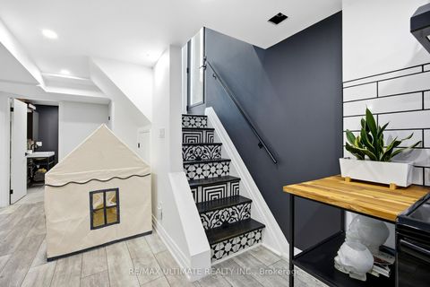 Photo 31 at 10 Dana Avenue, CFB, Toronto