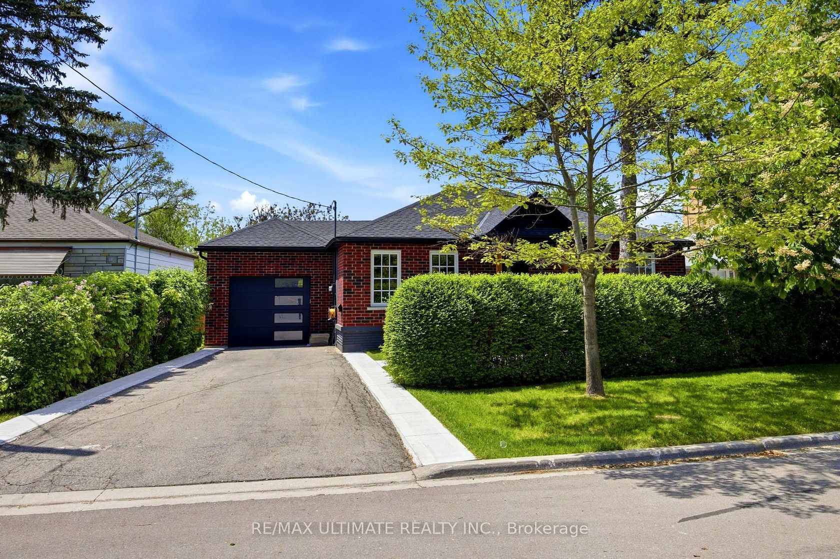 10 Dana Avenue, CFB, Toronto 