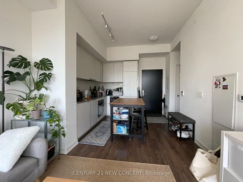 Photo 5 at 1009 - 158 Front Street E, Moss Park, Toronto