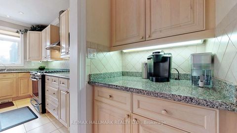 Photo 7 at 12 Sachet Drive, Oak Ridges Lake Wilcox, Richmond Hill