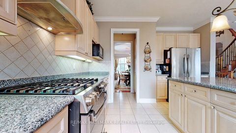 Photo 8 at 12 Sachet Drive, Oak Ridges Lake Wilcox, Richmond Hill