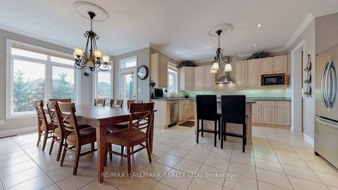 Photo 10 at 12 Sachet Drive, Oak Ridges Lake Wilcox, Richmond Hill