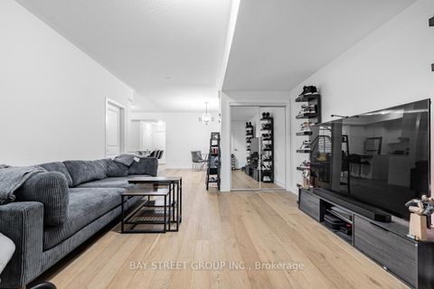 Photo 4 at 6 - 39 John Perkins Bull Drive W, CFB, Toronto