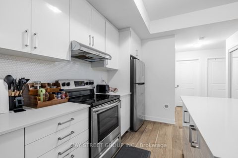 Photo 9 at 6 - 39 John Perkins Bull Drive W, CFB, Toronto