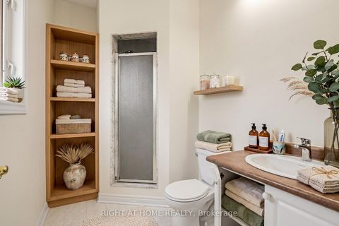 Photo 10 at 251 Sonoma Boulevard, Sonoma Heights, Vaughan