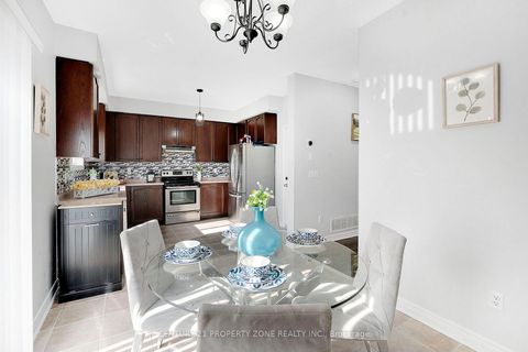 Photo 12 at 24 Signet Way, Vellore Village, Vaughan