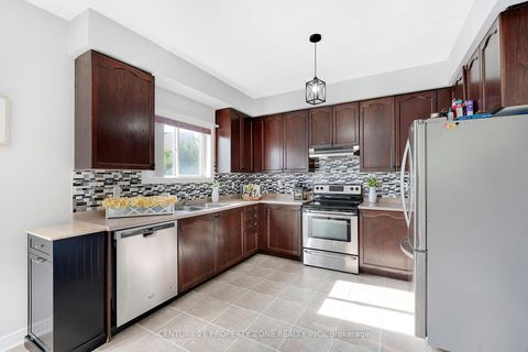 Photo 13 at 24 Signet Way, Vellore Village, Vaughan