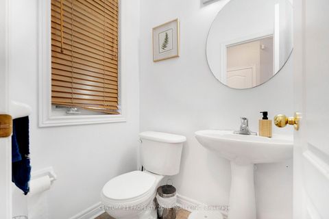 Photo 15 at 24 Signet Way, Vellore Village, Vaughan