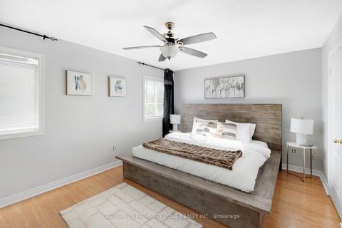Photo 18 at 24 Signet Way, Vellore Village, Vaughan