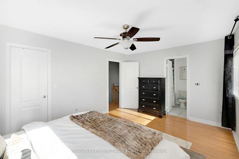 Photo 19 at 24 Signet Way, Vellore Village, Vaughan