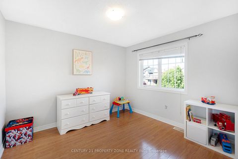 Photo 21 at 24 Signet Way, Vellore Village, Vaughan