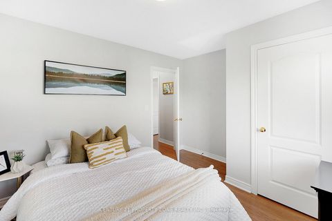 Photo 24 at 24 Signet Way, Vellore Village, Vaughan