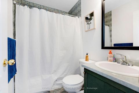 Photo 25 at 24 Signet Way, Vellore Village, Vaughan