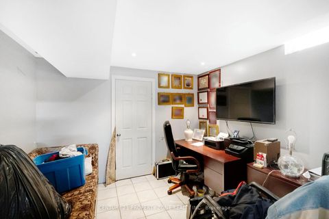 Photo 26 at 24 Signet Way, Vellore Village, Vaughan