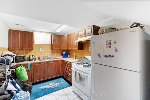 Photo 27 at 24 Signet Way, Vellore Village, Vaughan