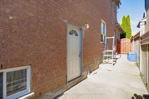 Photo 28 at 24 Signet Way, Vellore Village, Vaughan