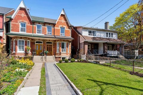 Photo 1 at 40 Halton Street, Bellwoods, Toronto