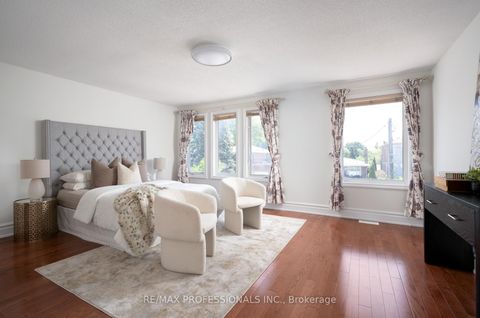 Photo 1 at 84 Harding Avenue, Amesbury, Toronto