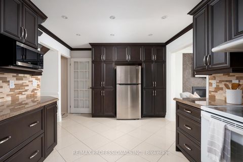 Photo 15 at 84 Harding Avenue, Amesbury, Toronto