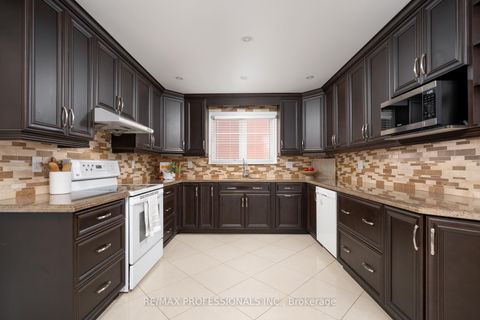 Photo 17 at 84 Harding Avenue, Amesbury, Toronto