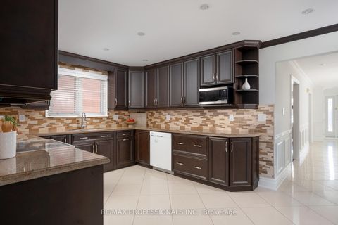 Photo 19 at 84 Harding Avenue, Amesbury, Toronto