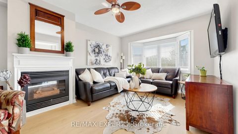 Photo 4 at 229 Rosanna Crescent, Maple, Vaughan