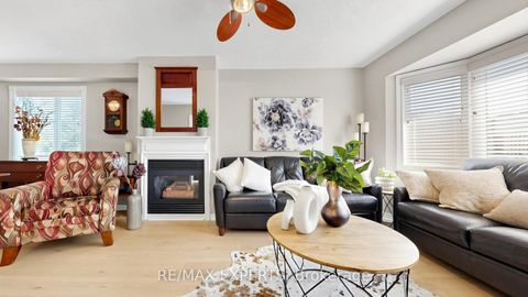 Photo 5 at 229 Rosanna Crescent, Maple, Vaughan