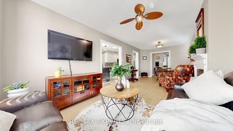 Photo 7 at 229 Rosanna Crescent, Maple, Vaughan