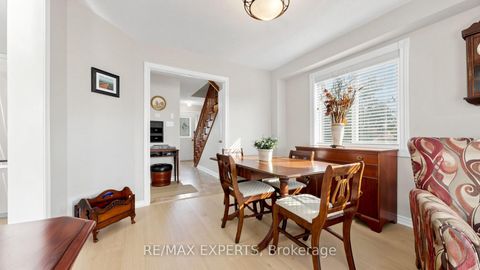 Photo 8 at 229 Rosanna Crescent, Maple, Vaughan