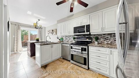 Photo 9 at 229 Rosanna Crescent, Maple, Vaughan