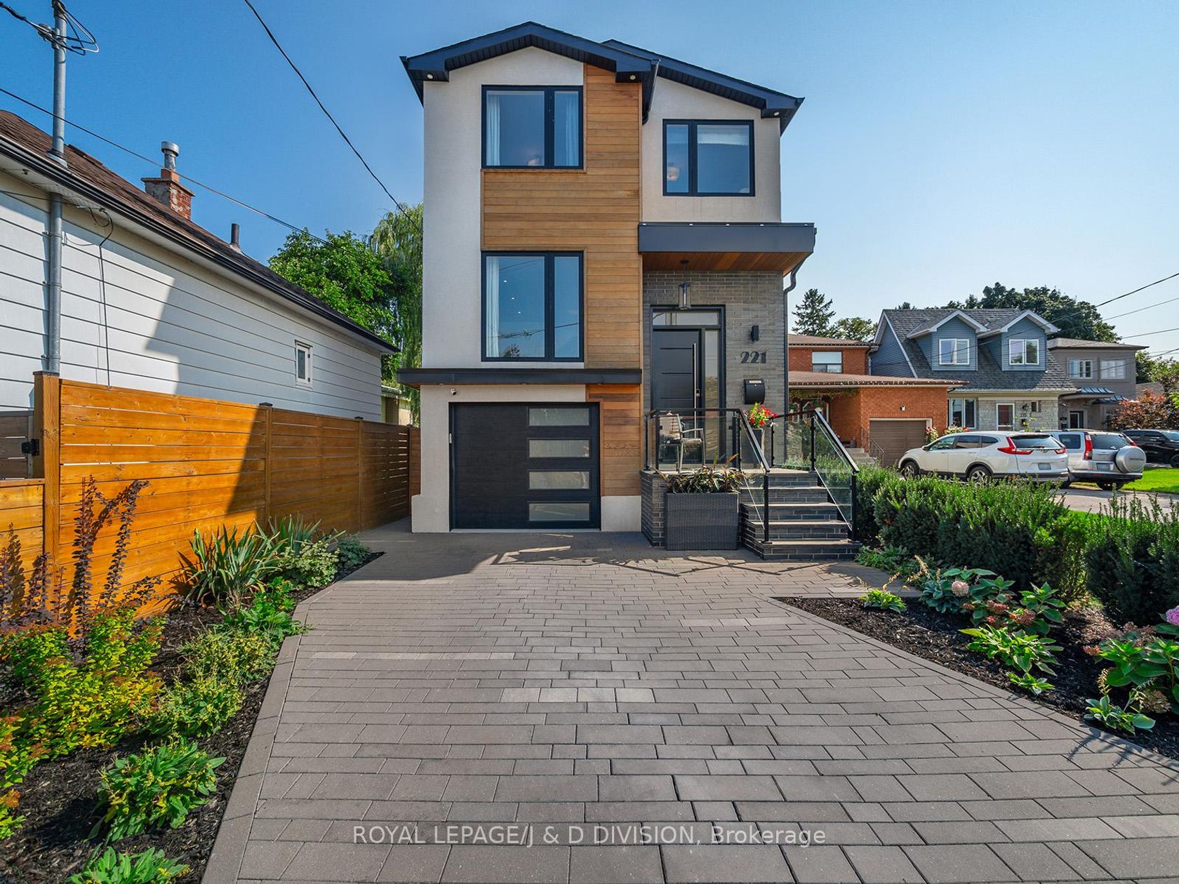 221 Virginia Avenue, Lumsden, Toronto 