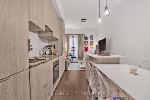 Photo 10 at 414 - 5 St Joseph Street, Bay Street Corridor, Toronto