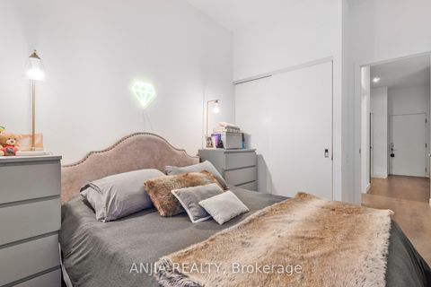 Photo 12 at 414 - 5 St Joseph Street, Bay Street Corridor, Toronto