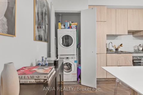 Photo 14 at 414 - 5 St Joseph Street, Bay Street Corridor, Toronto