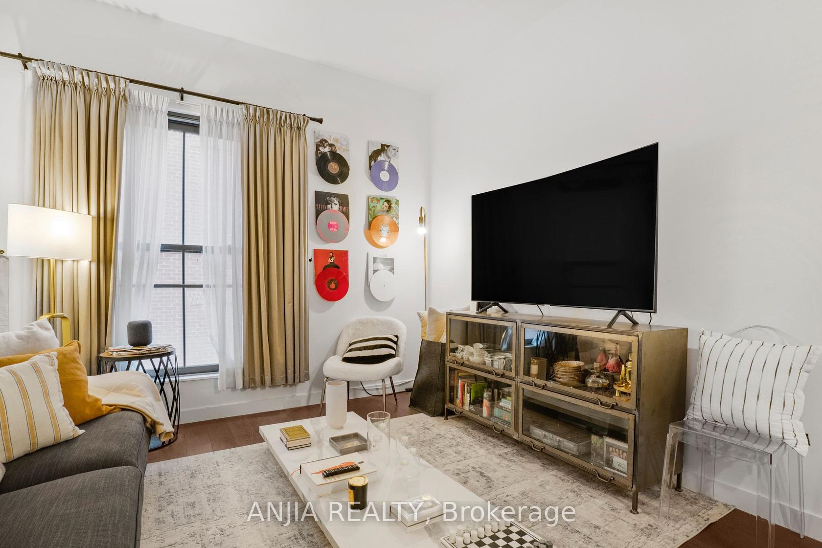 414 - 5 St Joseph Street, Bay Street Corridor, Toronto 