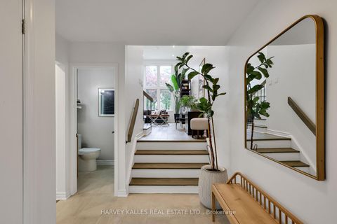 Photo 3 at 41 Donnamora Crescent, German Mills, Markham