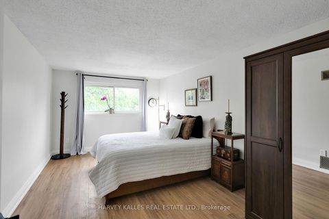 Photo 17 at 41 Donnamora Crescent, German Mills, Markham