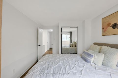 Photo 22 at 41 Donnamora Crescent, German Mills, Markham