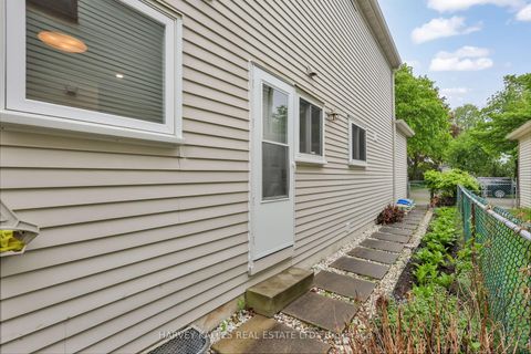 Photo 34 at 41 Donnamora Crescent, German Mills, Markham