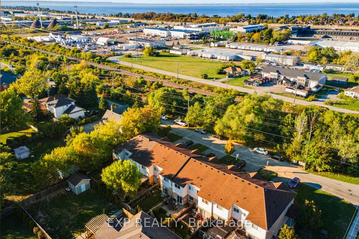 Photo 40 at 27 PETTIT Street, Stoney Creek, Hamilton