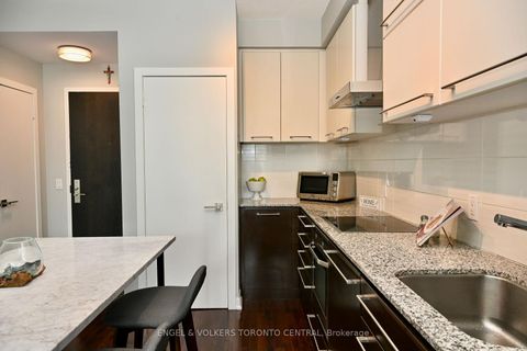 Photo 10 at 2504 - 770 Bay Street, Bay Street Corridor, Toronto