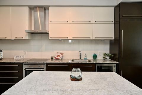 Photo 11 at 2504 - 770 Bay Street, Bay Street Corridor, Toronto