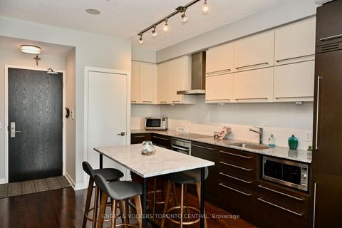 Photo 13 at 2504 - 770 Bay Street, Bay Street Corridor, Toronto